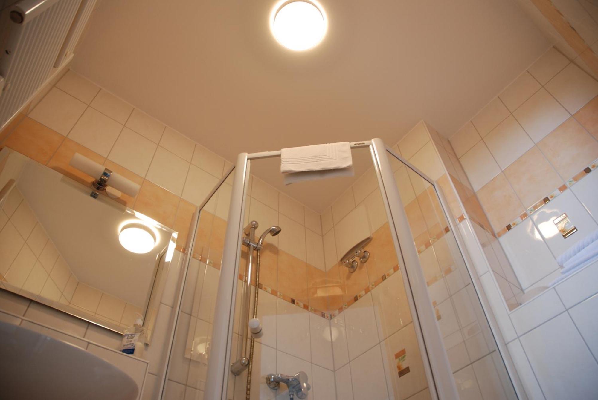 Raeuberschaenke Hotell Oederan Rum bild