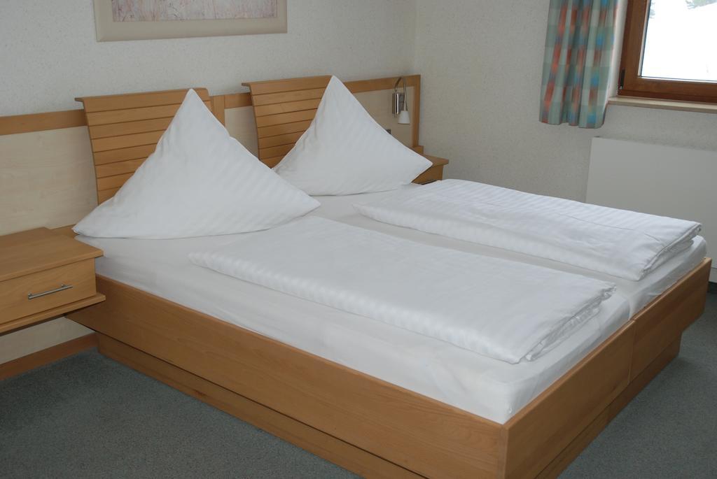 Raeuberschaenke Hotell Oederan Rum bild