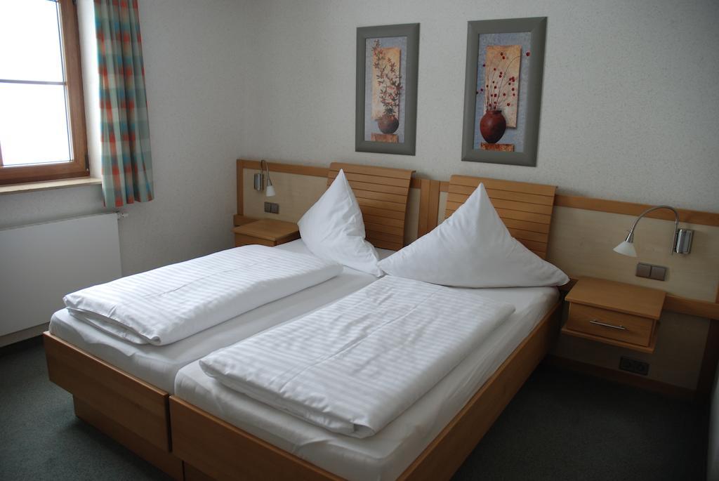 Raeuberschaenke Hotell Oederan Rum bild